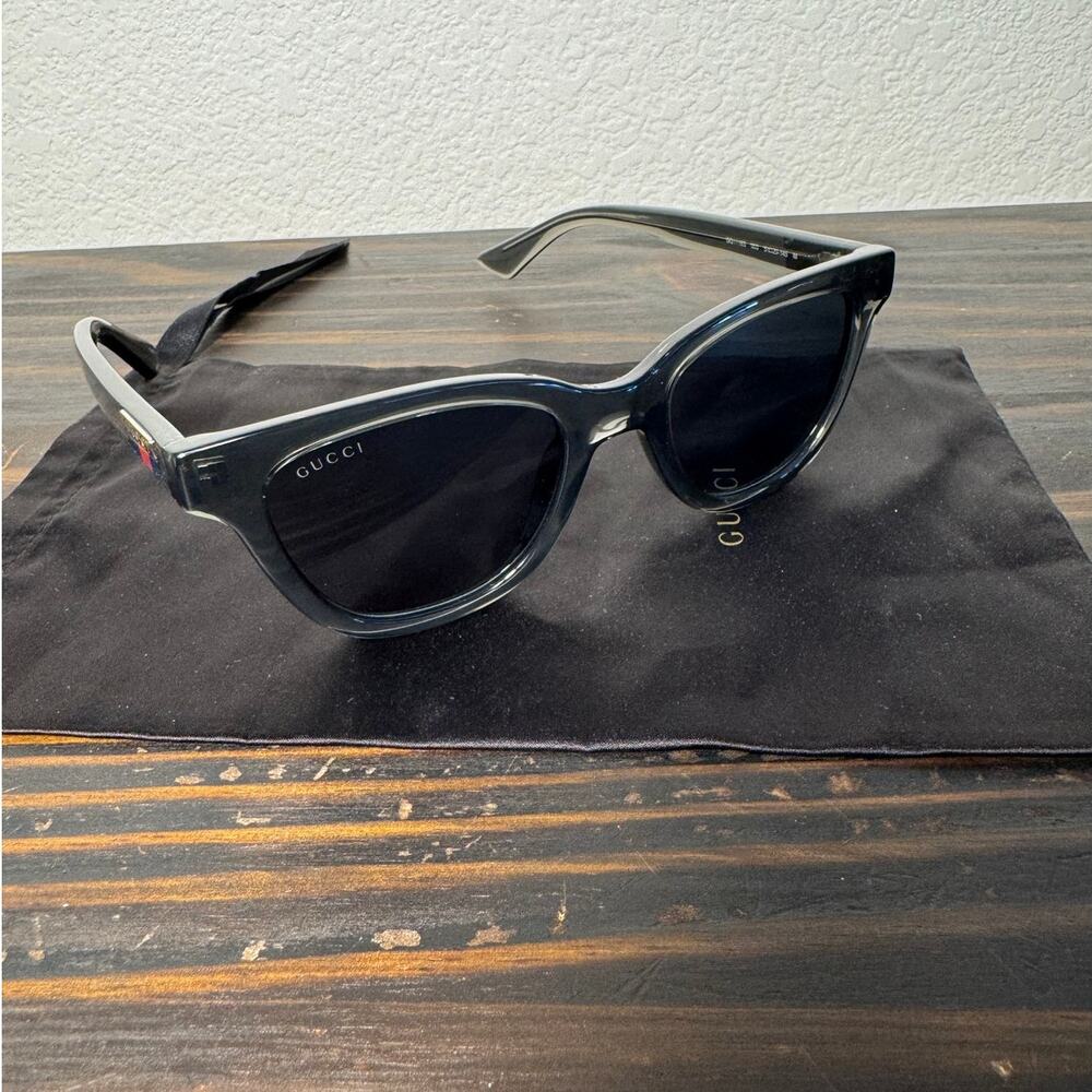 GUCCI Rectangle Wayfarer Red‎ & Green Logo Sunglasses - Picture 3 of 10